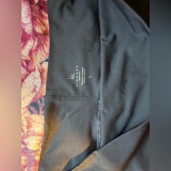 Plain black short shorts - Picture 1 of 3